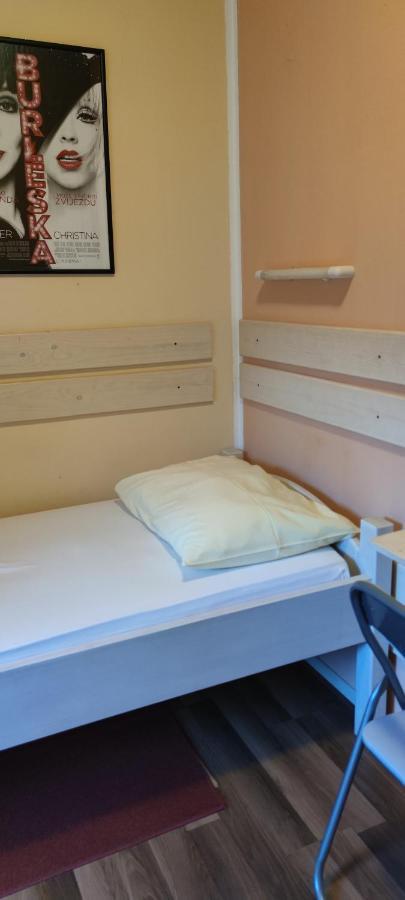 Cinema House Single & Double Rooms & Studio Apartments Pula Luaran gambar