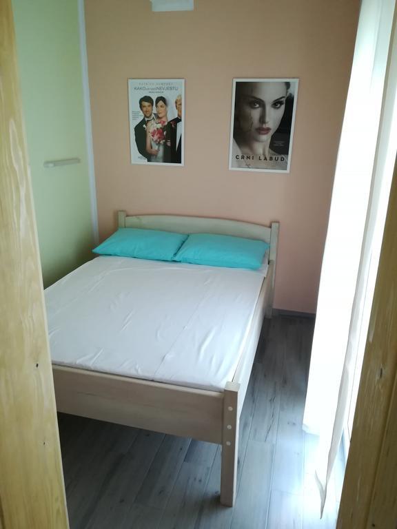 Cinema House Single & Double Rooms & Studio Apartments Pula Luaran gambar
