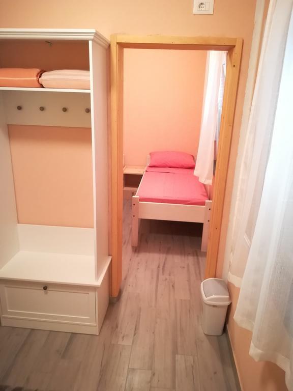 Cinema House Single & Double Rooms & Studio Apartments Pula Luaran gambar