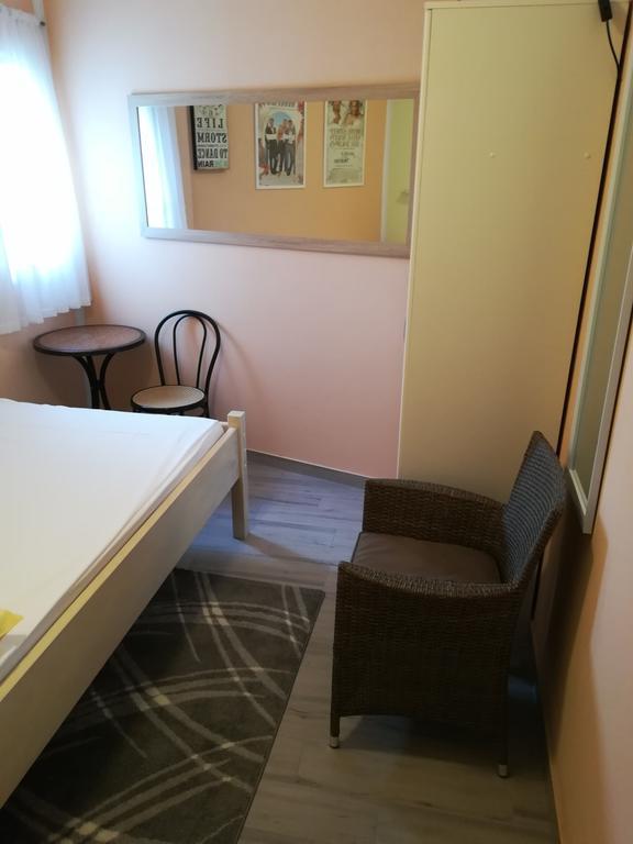 Cinema House Single & Double Rooms & Studio Apartments Pula Luaran gambar