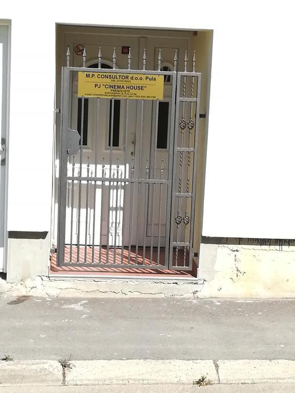 Cinema House Single & Double Rooms & Studio Apartments Pula Luaran gambar