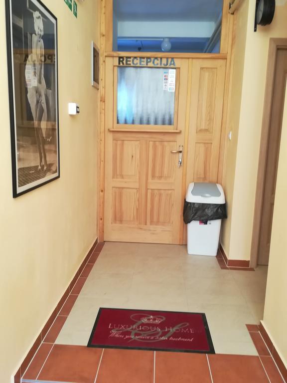 Cinema House Single & Double Rooms & Studio Apartments Pula Luaran gambar