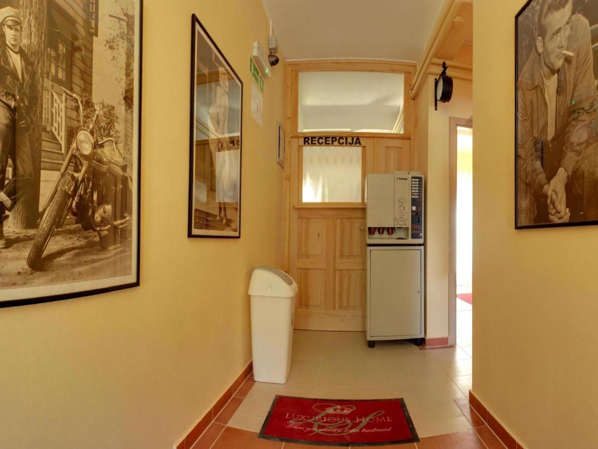 Cinema House Single & Double Rooms & Studio Apartments Pula Bilik gambar