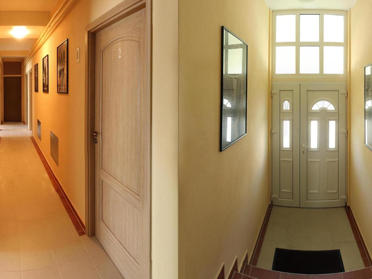 Cinema House Single & Double Rooms & Studio Apartments Pula Luaran gambar